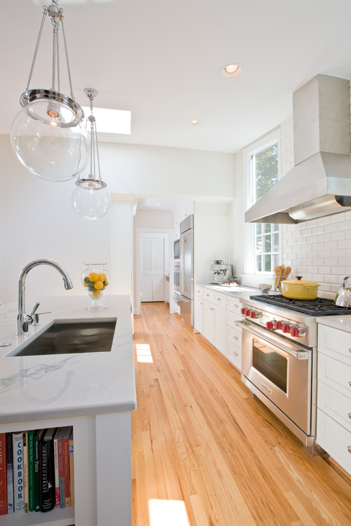 A transitional kitchen featuring stainless steel appliances 