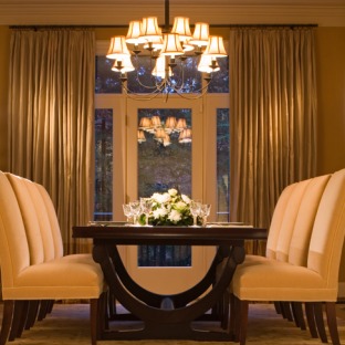 william sonoma dinning room table with white chairs