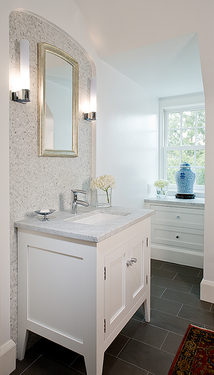 An undermount bathroom sink